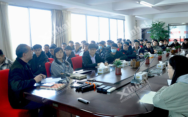 Xinhai's Administrative Operations Director delivers a welcome speech and company introduction