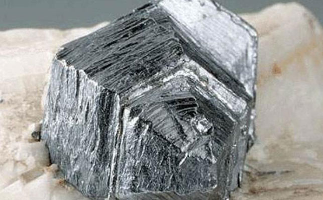 Fine-grained molybdenum iron ore sample