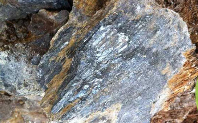 What are the types of antimony ores?